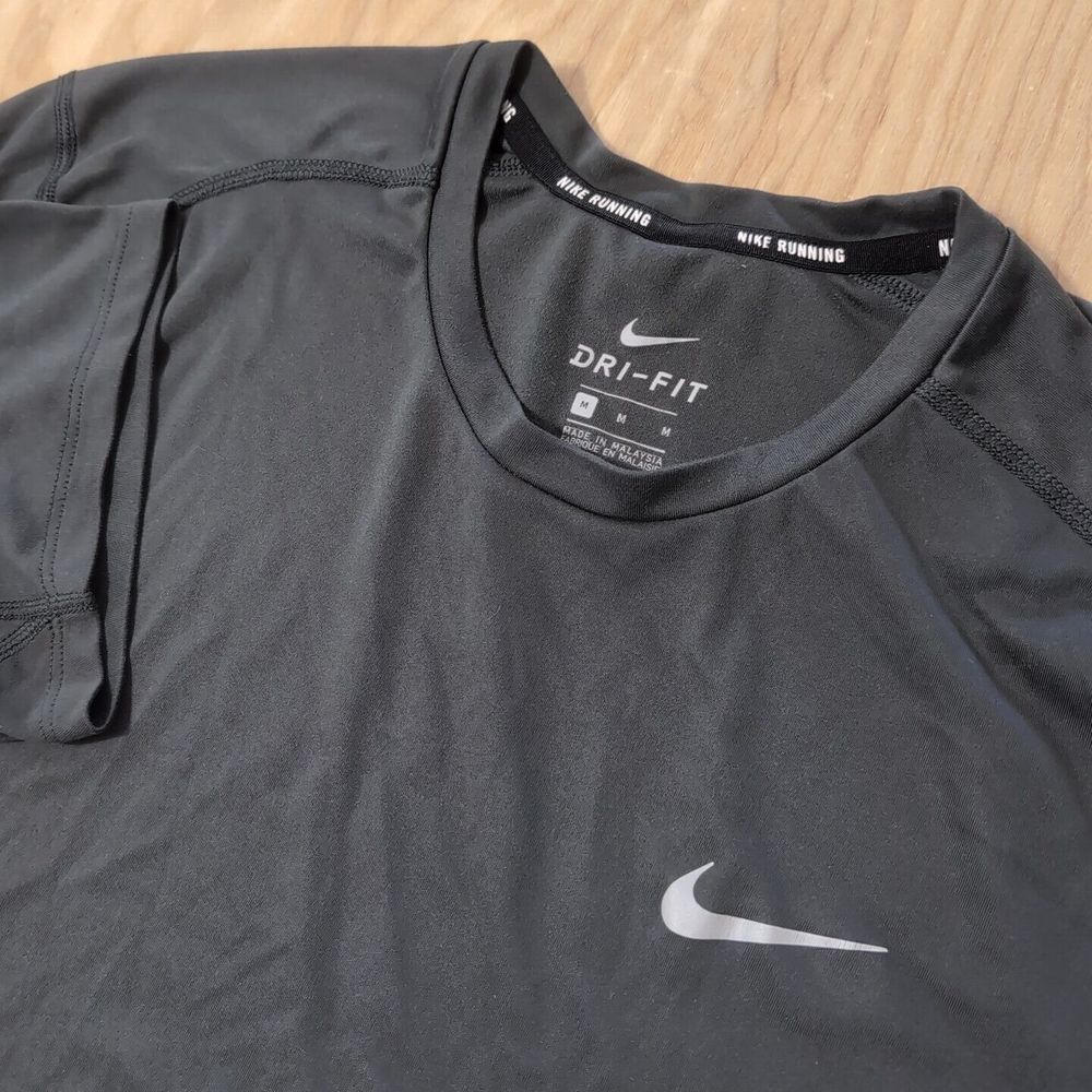 Nike Shirt Mens Med Gray Dri Fit Running S/S Activewear Run Reflective Soft